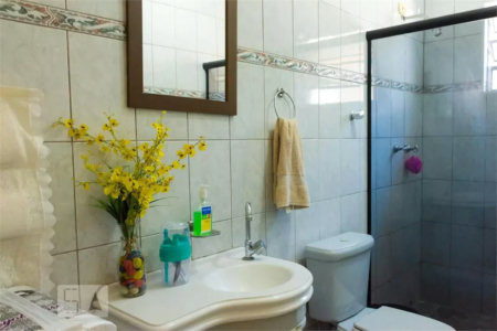 Casa à venda com 3 quartos, sendo 1 suíte, em Vila Universitária, São Paulo, SP