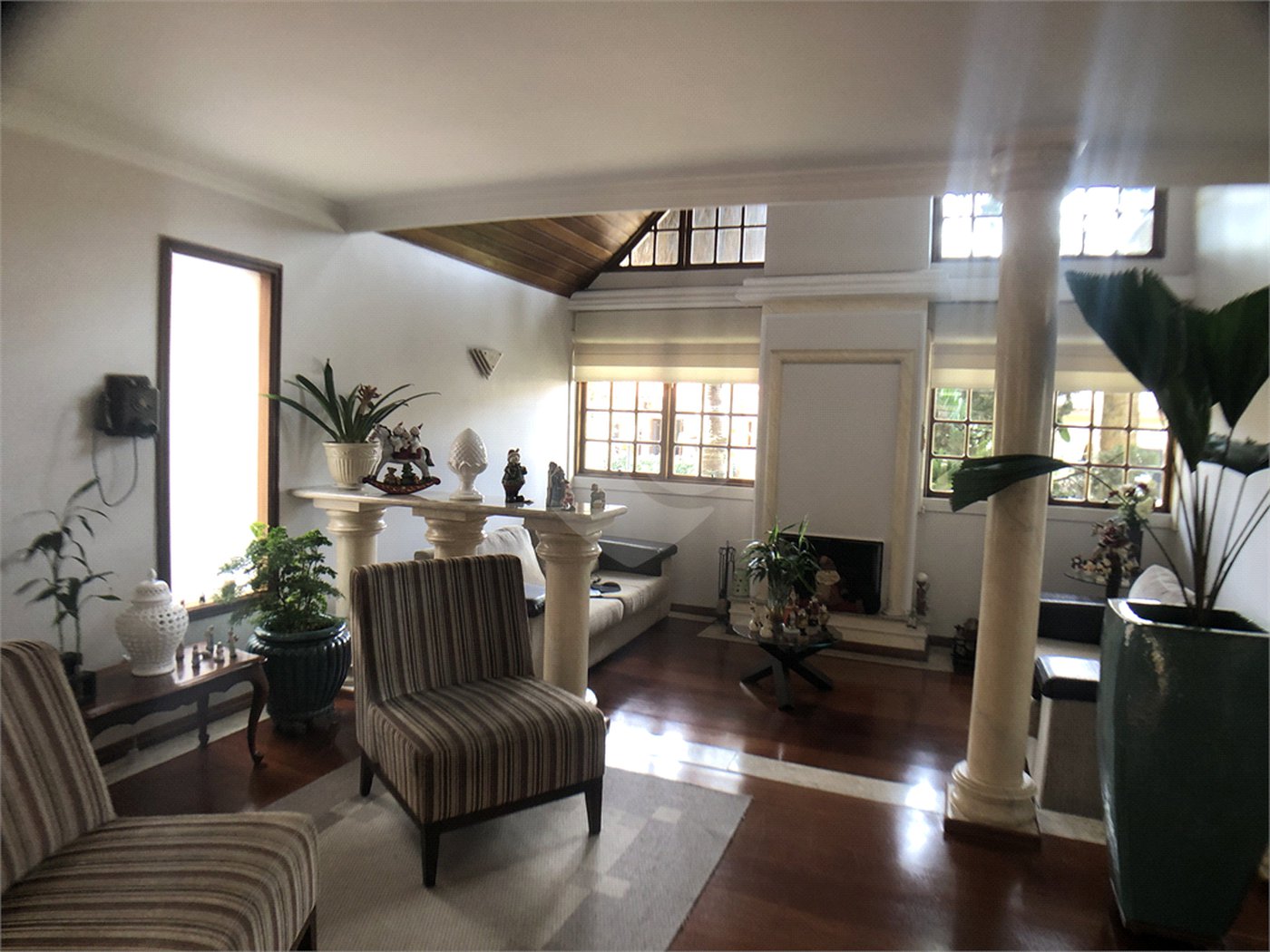 Casa à venda com 4 suítes no condomínio Residencial Floresta, São Paulo - SP