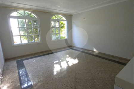 Casa à venda com 5 quartos, sendo 3 suítes, no condomínio Vinhas da Vista Alegre - Lado Sede, Vinhedo - SP
