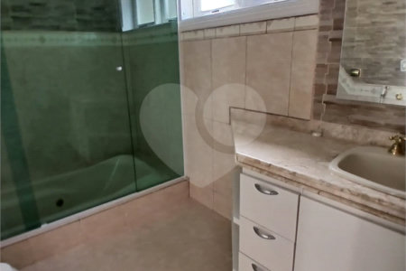 Casa à venda com 4 quartos, sendo 2 suítes, no condomínio Flamboyant, Atibaia - SP