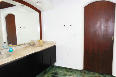 Sobrado à venda ou para alugar com 4 quartos, sendo 1 suíte, em Alto da Boa Vista, São Paulo, SP