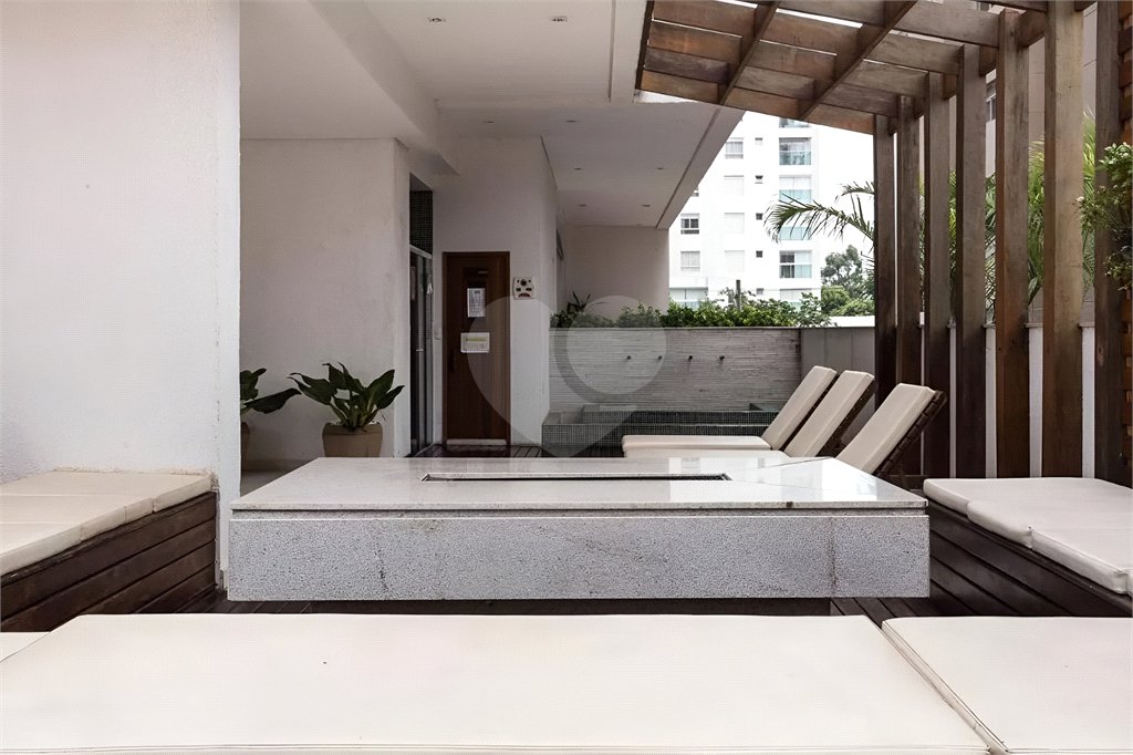 Apartamento à venda com 2 quartos, sendo 1 suíte,  em Vila Olímpia, São Paulo, SP