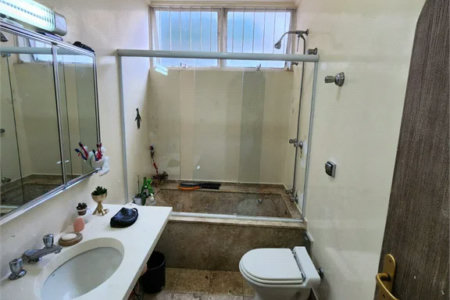 Sobrado à venda com 4 quartos, sendo 2 suítes, em Jardim Leonor, São Paulo, SP