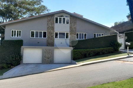 Casa à venda com 3 quartos, sendo 1 suíte, no condomínio Parque Arco Íris, Atibaia - SP