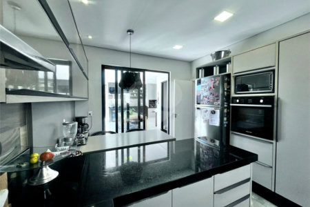 Casa à venda com 3 suítes em Vila Popular, Itapetininga, SP