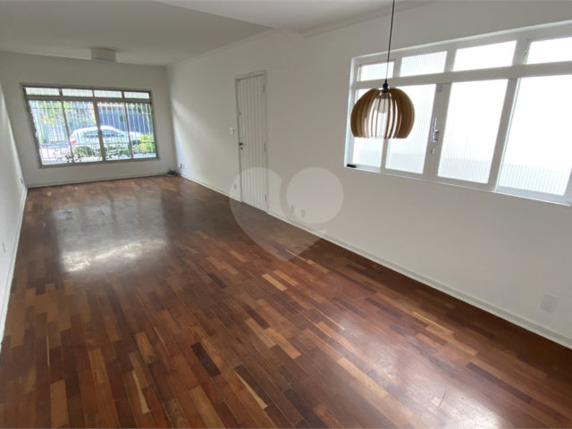 Sobrado à venda com 3 quartos, sendo 1 suíte,  em Brooklin Velho, São Paulo, SP