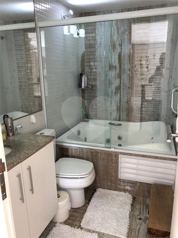 Casa à venda com 9 quartos, sendo 8 suítes, no condomínio Village Elisabete, Rio de Janeiro - RJ