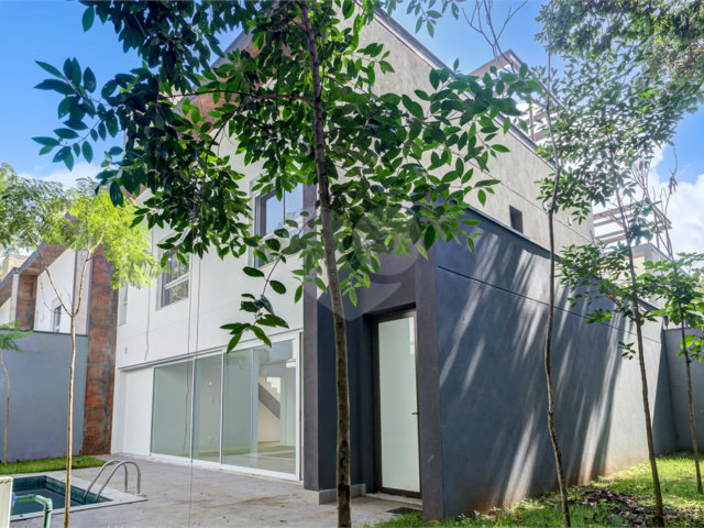 Casa à venda ou para alugar com 3 suítes no condomínio Jardim Flora, São Paulo - SP