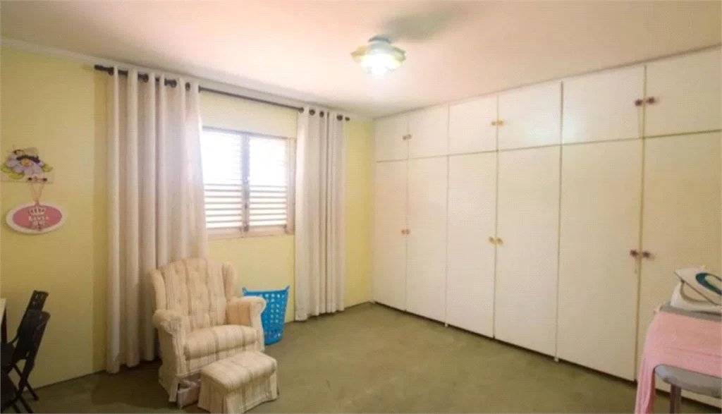 Sobrado à venda com 6 quartos, sendo 1 suíte, em Parque Maria Helena, São Paulo, SP