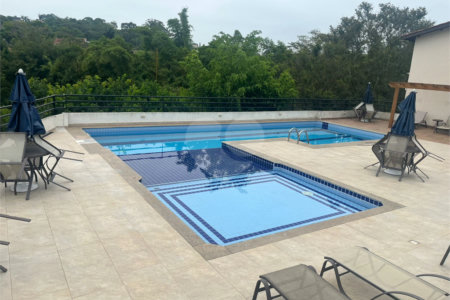 Casa à venda com 3 quartos no condomínio Jd Rebelato, Cotia - SP