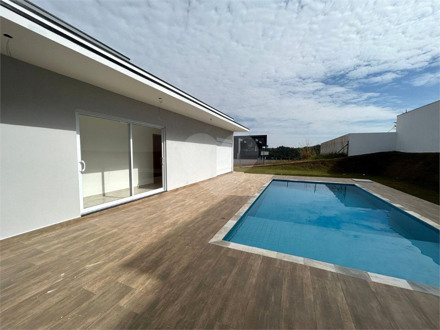 Casa à venda com 3 suítes no condomínio Vida Real, Itupeva - SP