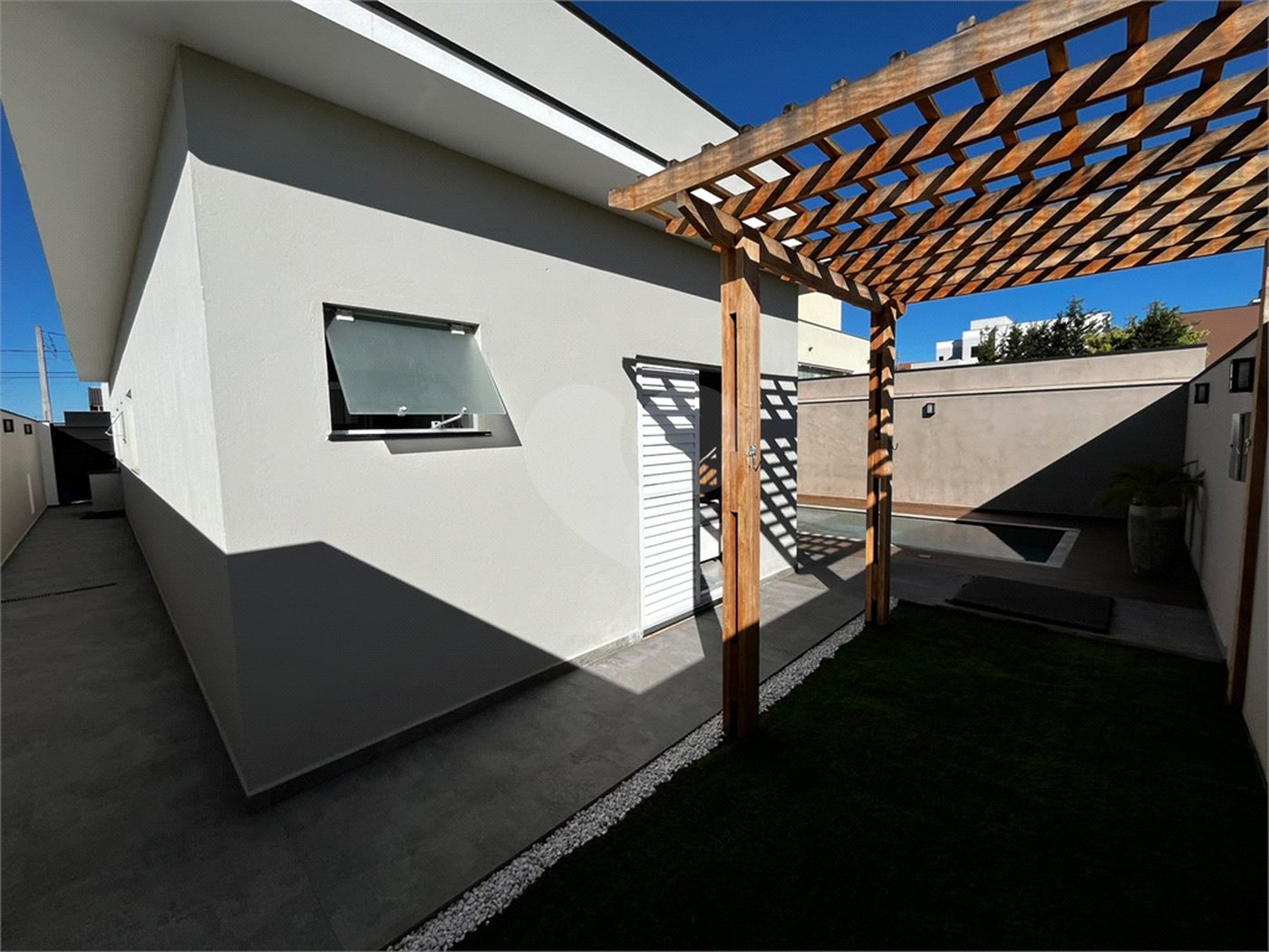 Casa à venda com 3 quartos, sendo 1 suíte, no condomínio Residencial Golden Ville, Itapetininga - SP