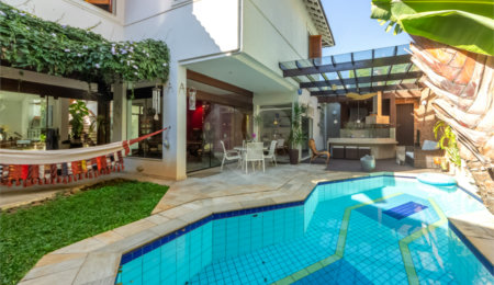 Casa de Vila à venda com 4 quartos, sendo 2 suítes,  em Alto da Boa Vista, São Paulo, SP