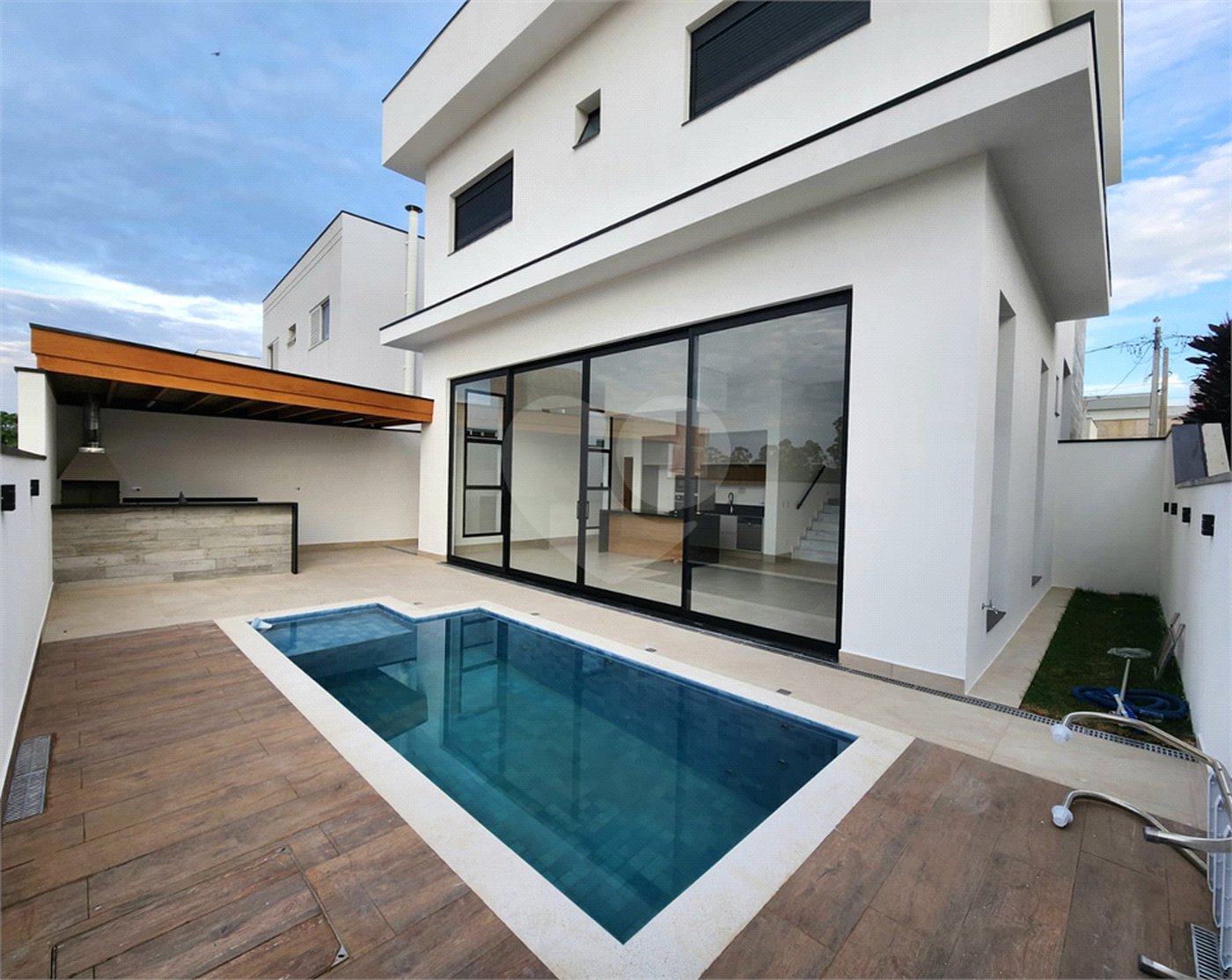 Casa à venda com 3 suítes no condomínio Residencial Central Parque, Salto - SP