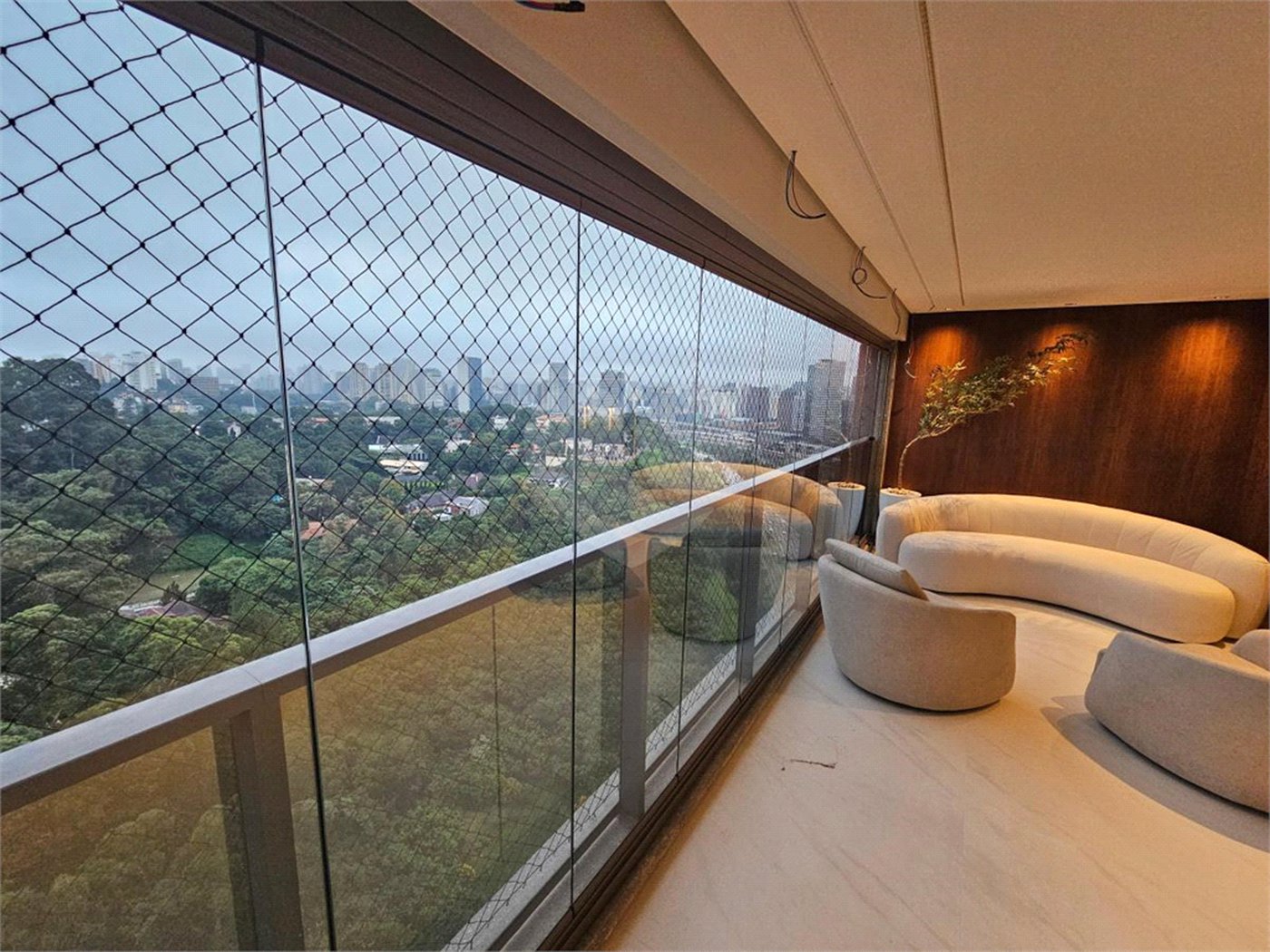 Apartamento à venda com 3 suítes em Jardim Morumbi, São Paulo, SP