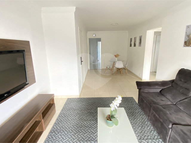 Apartamento à venda com 3 quartos, sendo 1 suíte,  em Campo Belo, São Paulo, SP