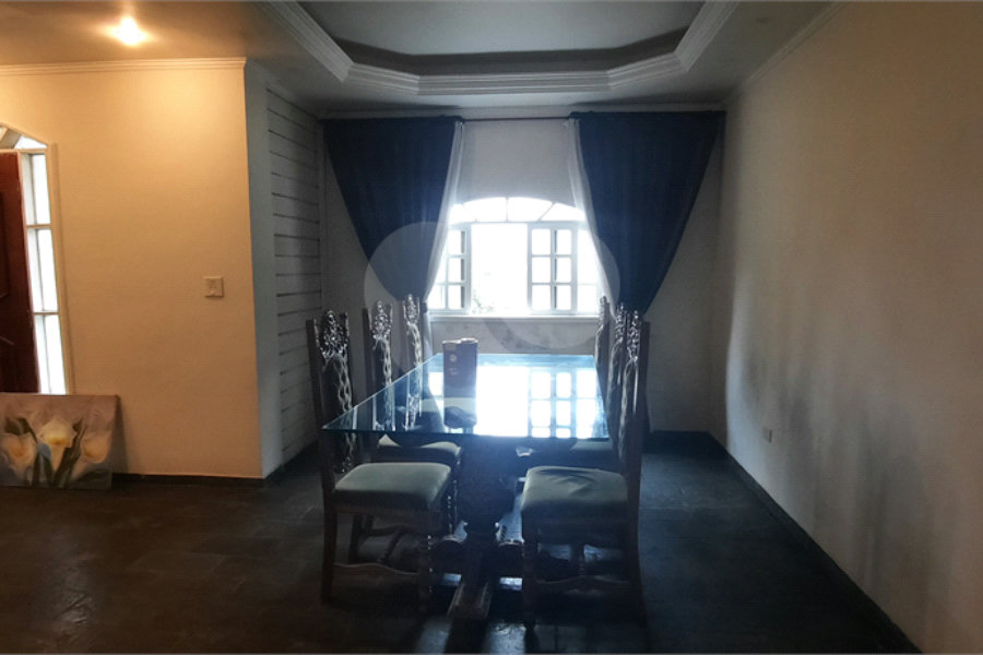 Casa à venda com 3 quartos, sendo 1 suíte, no condomínio Alpes da Cantareira, Mairiporã - SP