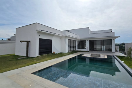 Casa à venda ou para alugar com 5 quartos, sendo 4 suítes,  no condomínio Equilibrium, Atibaia - SP