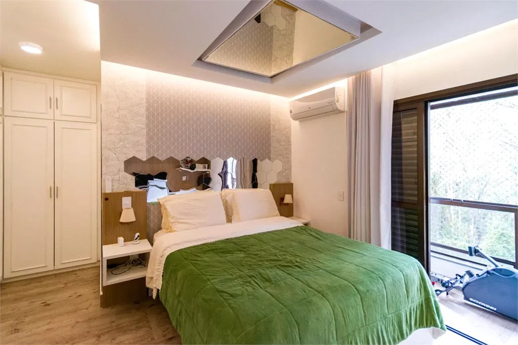 Apartamento à venda com 3 quartos, sendo 1 suíte,  em Vila Andrade, São Paulo, SP