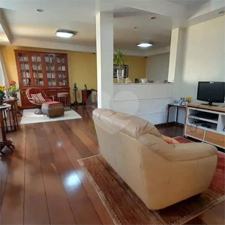 Sobrado à venda com 4 quartos, sendo 1 suíte, em Jardim Pinheiros, São Paulo, SP