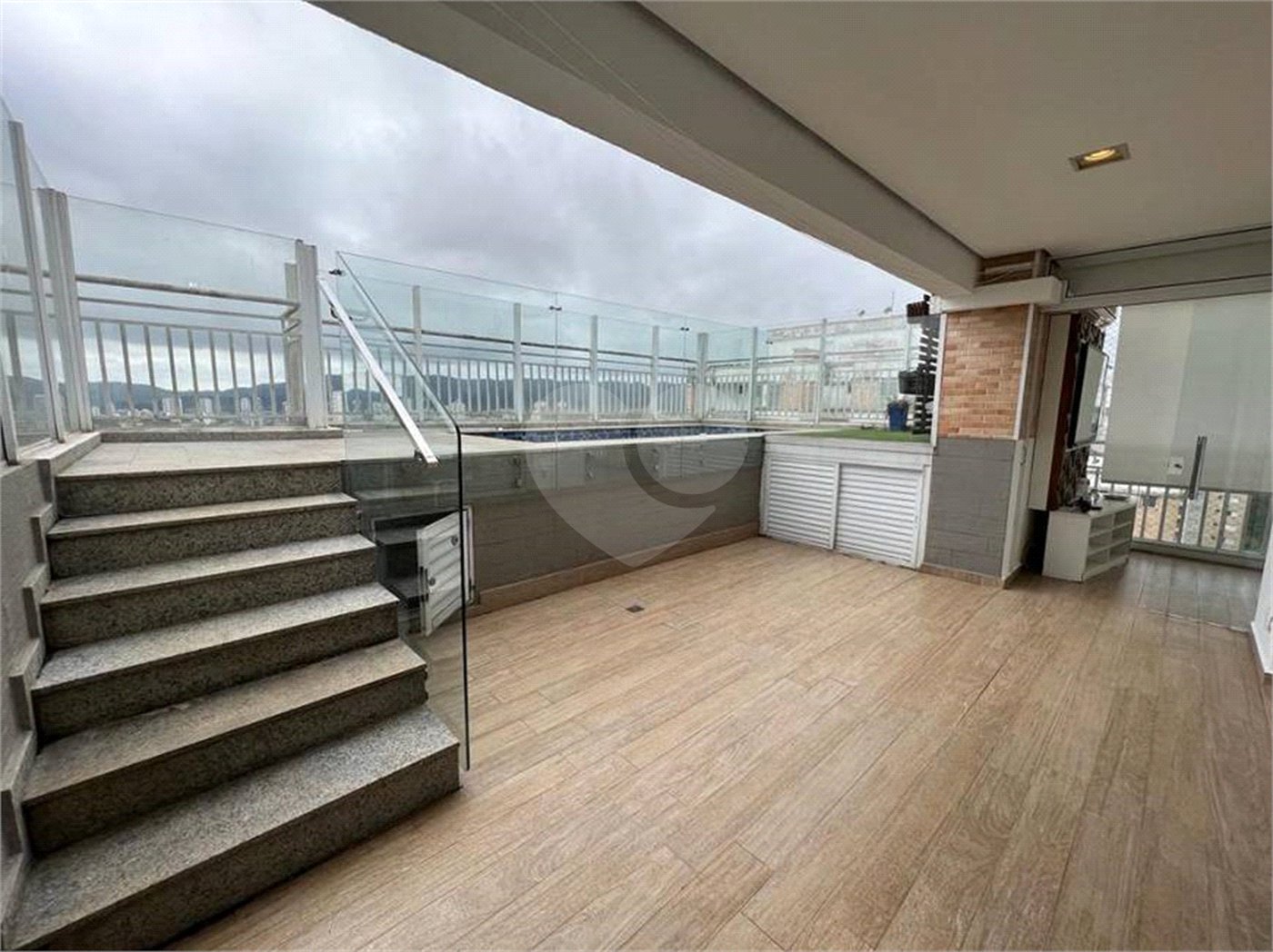Apartamento à venda com 4 quartos, sendo 3 suítes,  em Vila Oliveira, Mogi das Cruzes, SP