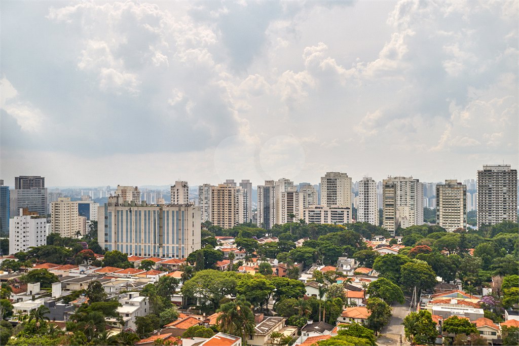 Cobertura à venda ou para alugar com 5 quartos, sendo 2 suítes, em Alto da Boa Vista, São Paulo, SP