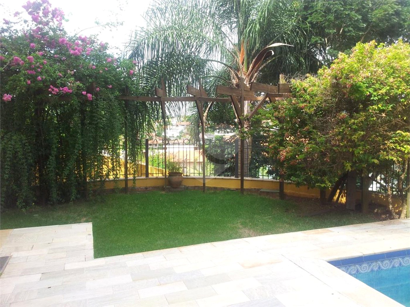 Casa à venda com 3 quartos, sendo 1 suíte, no condomínio Vinhas da Vista Alegre - Lado Café, Vinhedo - SP