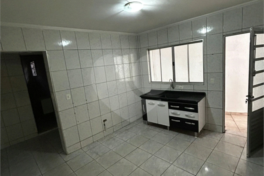 Sobrado à venda com 4 quartos, sendo 2 suítes, em Campo Limpo, São Paulo, SP