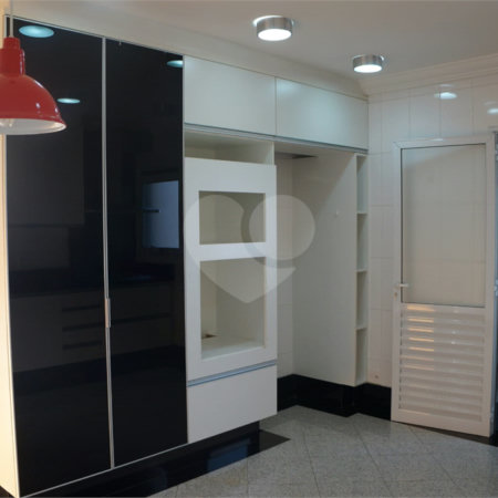 Apartamento de 142m² no Ipiranga com 3 dormitórios, 3 suítes e 3 vagas de garagem.