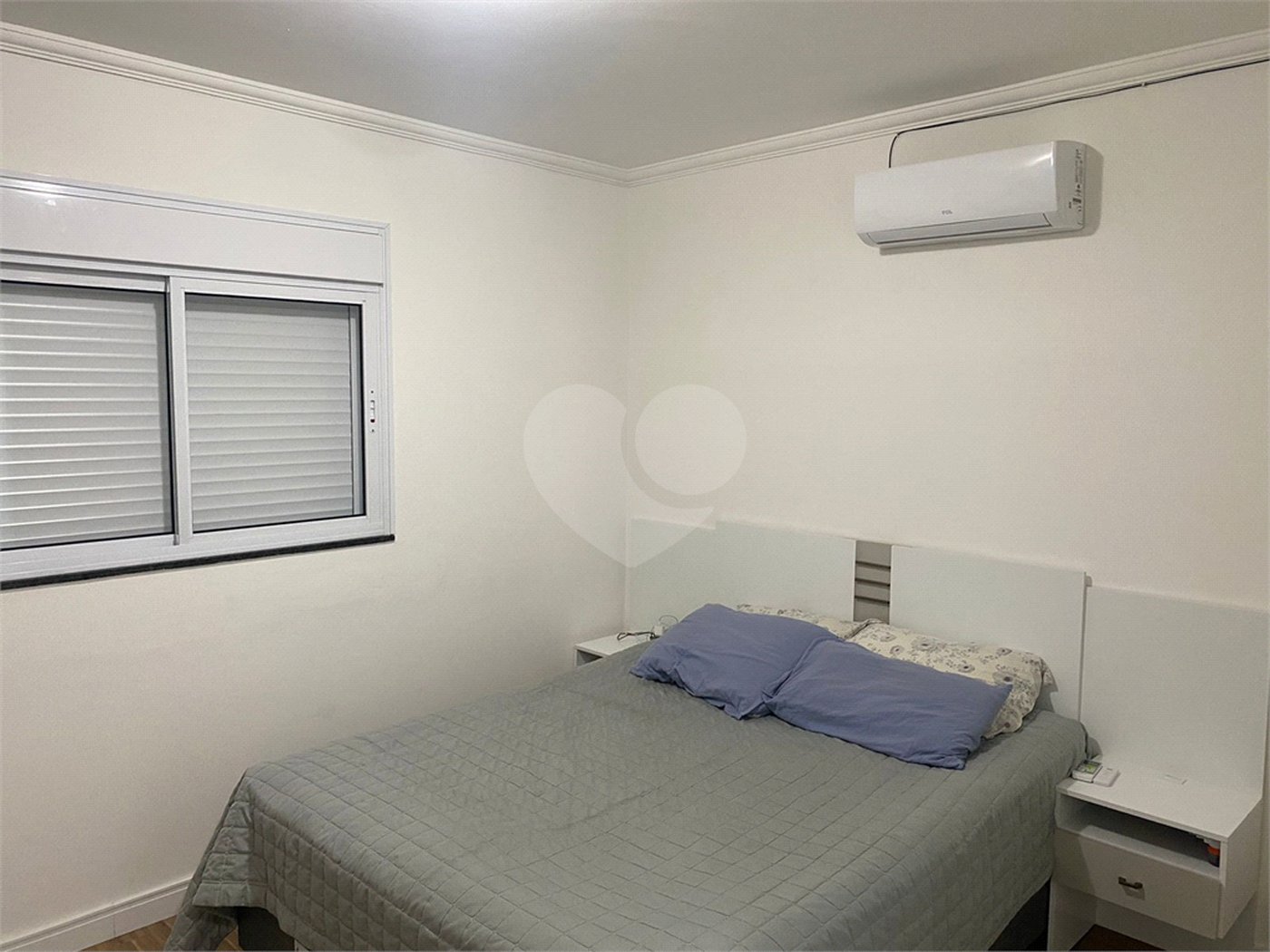 Casa à venda com 3 suítes em Vila Oceania, Poá, SP