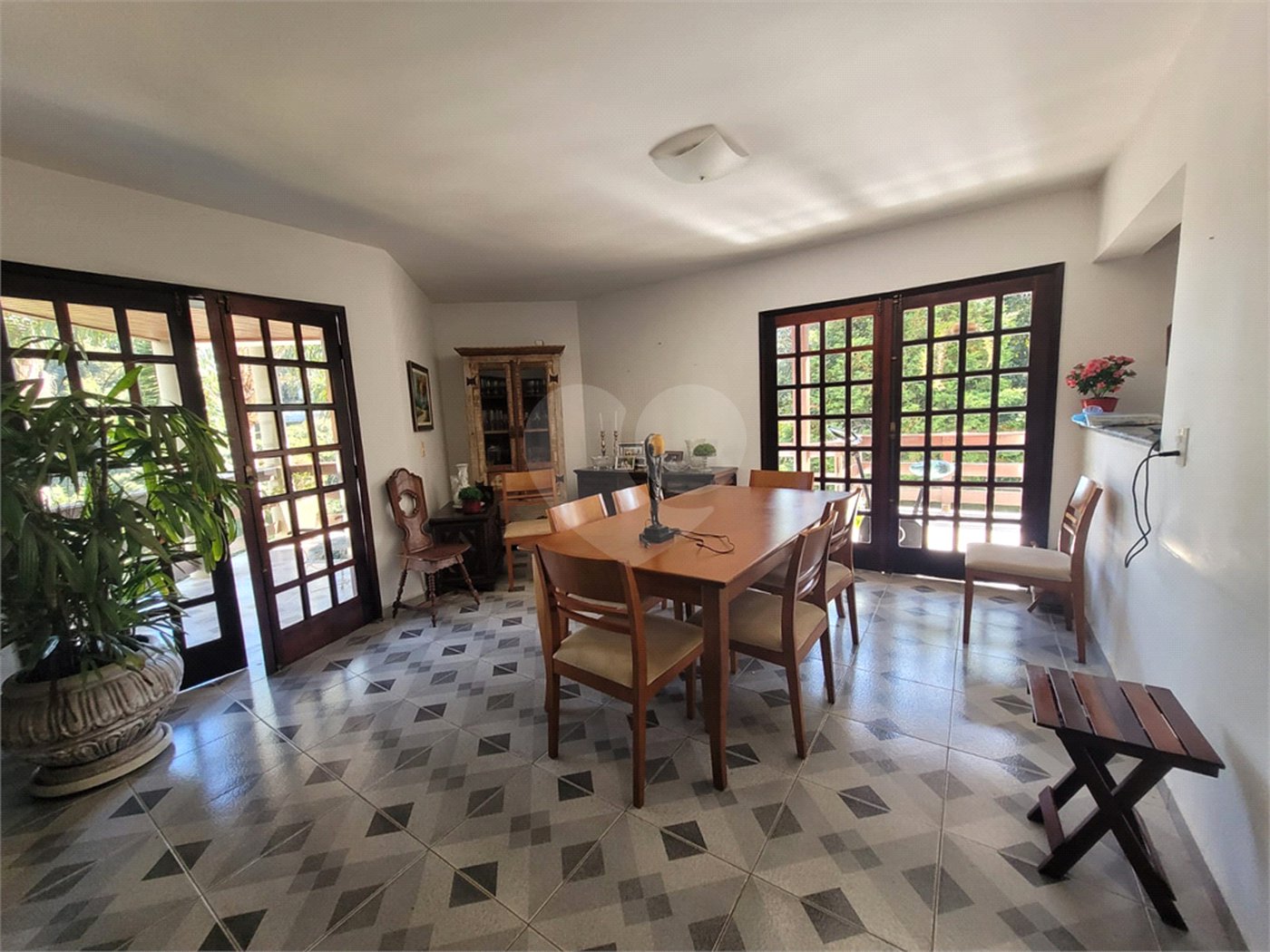 Casa à venda com 3 quartos, sendo 1 suíte, no condomínio Alpes da Cantareira, Mairiporã - SP