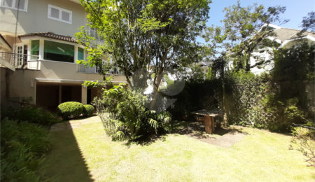 Casa à venda com 3 suítes no condomínio Chácara Francesa, São Paulo - SP
