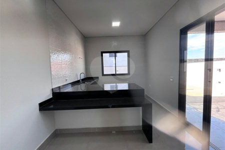 Casa à venda com 3 suítes no condomínio Helena Maria, Sorocaba - SP