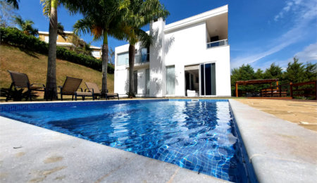 Casa à venda ou para alugar com 4 suítes no condomínio Jardim Primavera, Louveira - SP