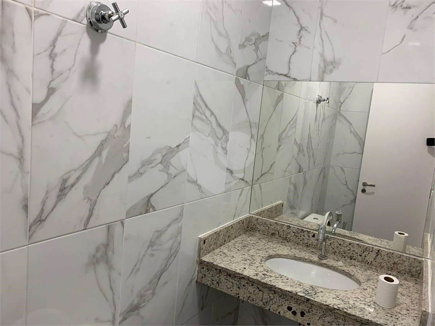 Sobrado à venda ou para alugar com 7 quartos, sendo 3 suítes, em Vila Mariana, São Paulo, SP