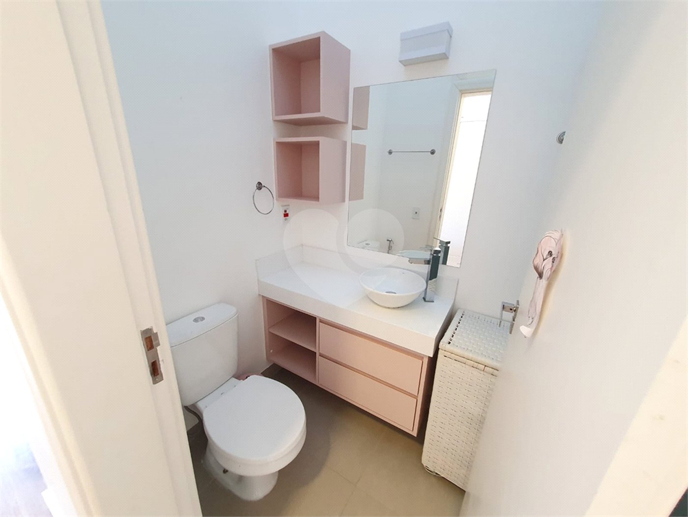 Casa à venda com 6 quartos, sendo 5 suítes, no condomínio Jardim Primavera, Louveira - SP
