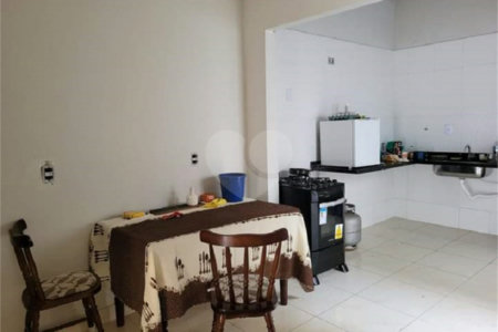 Sobrado à venda com 2 quartos no Centro, Pinhalzinho, SP