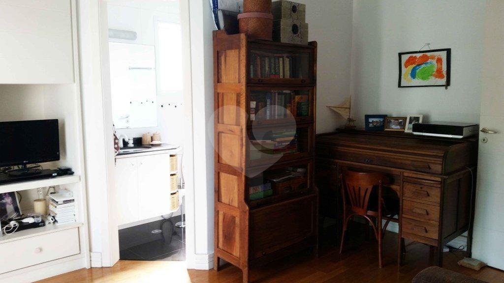 Casa à venda com 4 suítes em Granja Julieta, São Paulo, SP