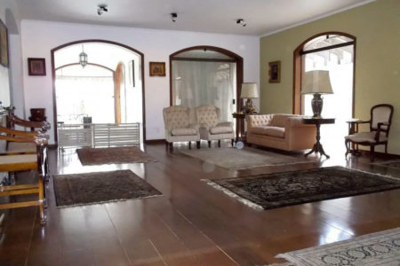 Sobrado à venda com 4 quartos, sendo 2 suítes,  em Jardim Leonor, São Paulo, SP