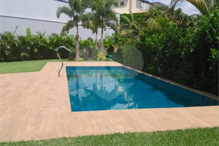 Casa à venda com 3 suítes em Moinho Velho, Cotia, SP