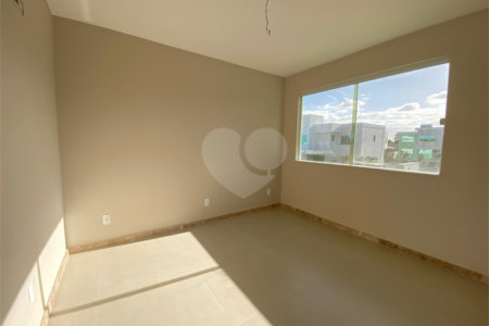Casa à venda com 4 quartos, sendo 3 suítes, em Orla Norte, Porto Seguro, BA