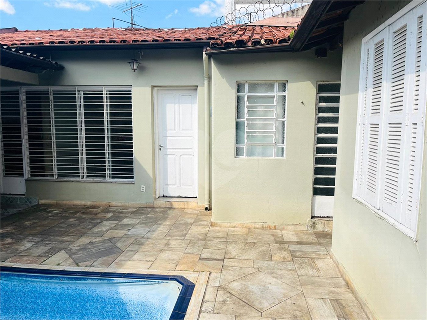 Casa à venda com 4 quartos, sendo 1 suíte, em Jardim São Bento, São Paulo, SP