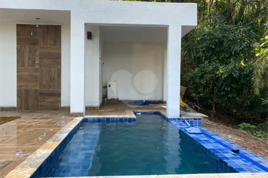Casa à venda ou para alugar com 5 quartos, sendo 4 suítes, no condomínio Associação Reserva das Hortênsias, Mairiporã - SP