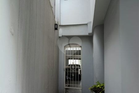 Sobrado à venda com 4 quartos, sendo 2 suítes, em Mirandópolis, São Paulo, SP