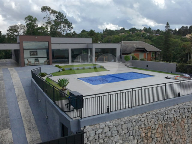 Casa à venda com 4 quartos, sendo 2 suítes,  no condomínio Alpes da Cantareira, Mairiporã - SP