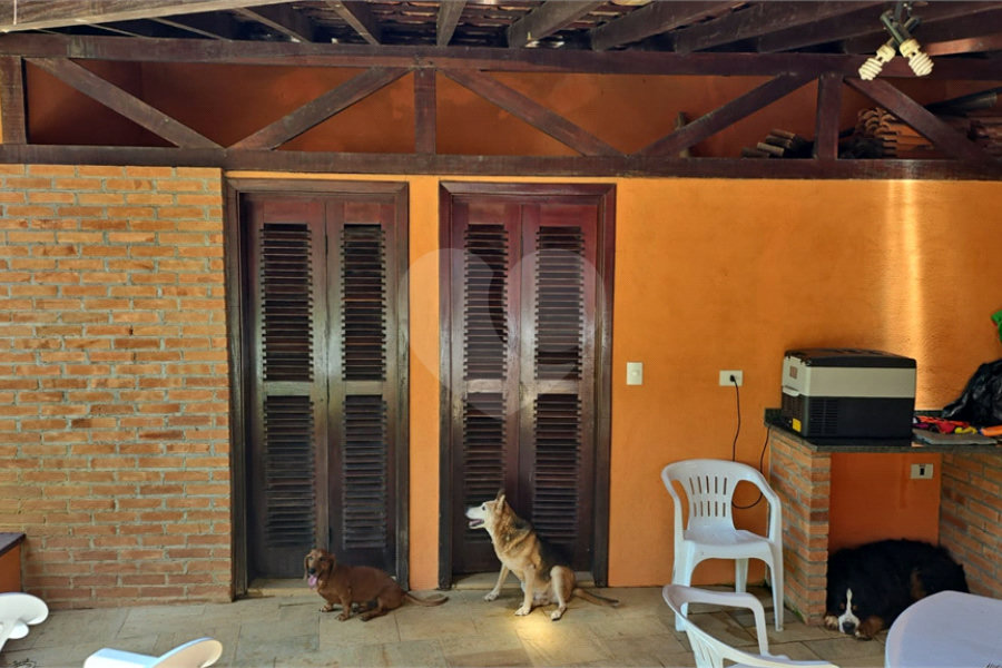 Casa à venda com 4 quartos, sendo 3 suítes, no condomínio Residncial Euroville, Carapicuíba - SP