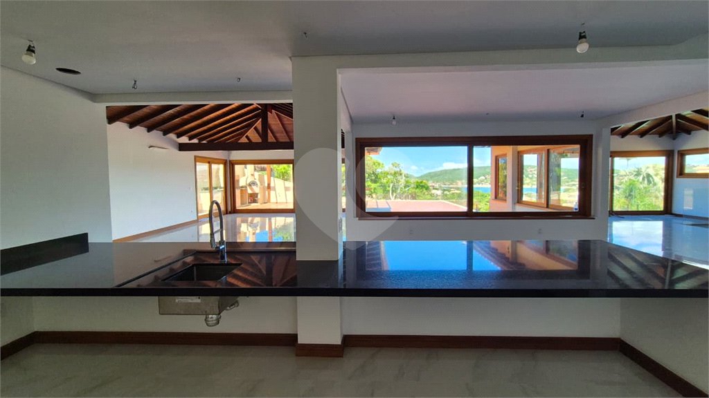 Casa à venda com 8 quartos, sendo 7 suítes, em Ferradura, Armação dos Búzios, RJ