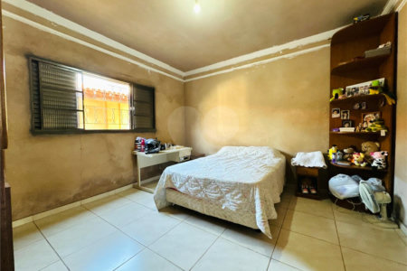 Casa á venda, com 03 Dormitórios, em São Carlos.