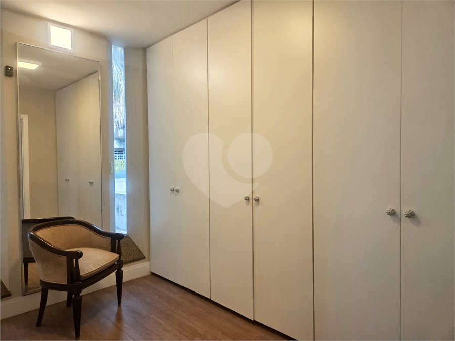 Sobrado à venda com 4 quartos, sendo 2 suítes,  em Jardim Marajoara, São Paulo, SP