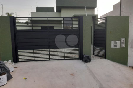 Casa Térrea à venda com 3 quartos, sendo 1 suíte, em Residencial Jardins da Catalunha, Atibaia, SP